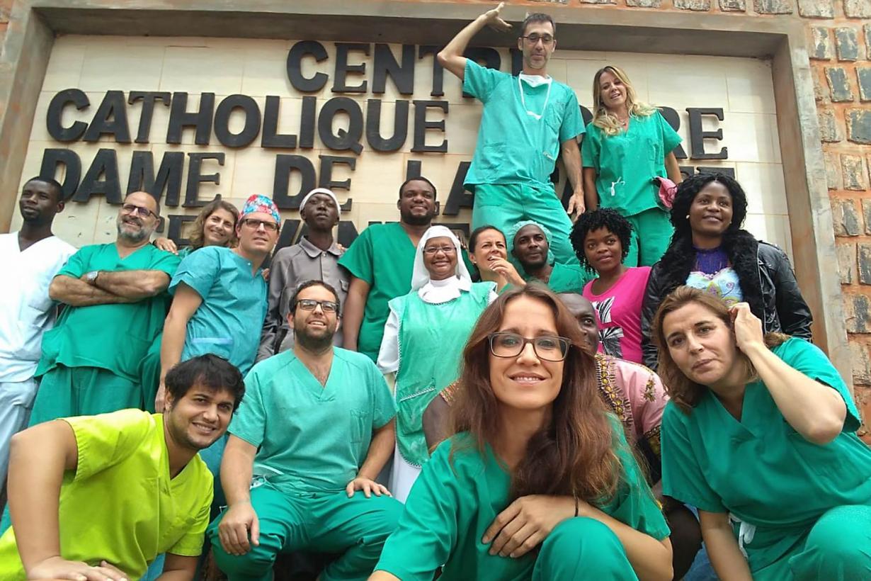  Una microbióloga del Hospital de Guadalajara ha participado en una expedición traumatológica para atender a población en Camerún
