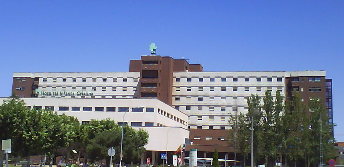 El Hospital Infanta Cristina realiza con éxito una novedosa operación para sustituir huesos del tórax por implantes de titanio