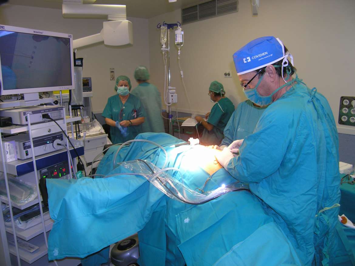 El Hospital de Mérida incorpora la técnica quirúrgica de Láser Verde en Urología, que evitará unas 400 estancias hospitalarias al año