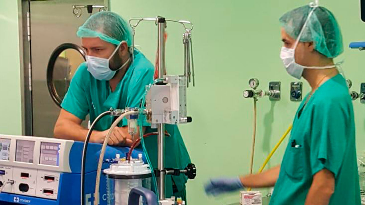 Profesionales del Hospital Clínico de València realizan en el Hospital Vega Baja un explante de órganos gracias al programa de ECMO móvil