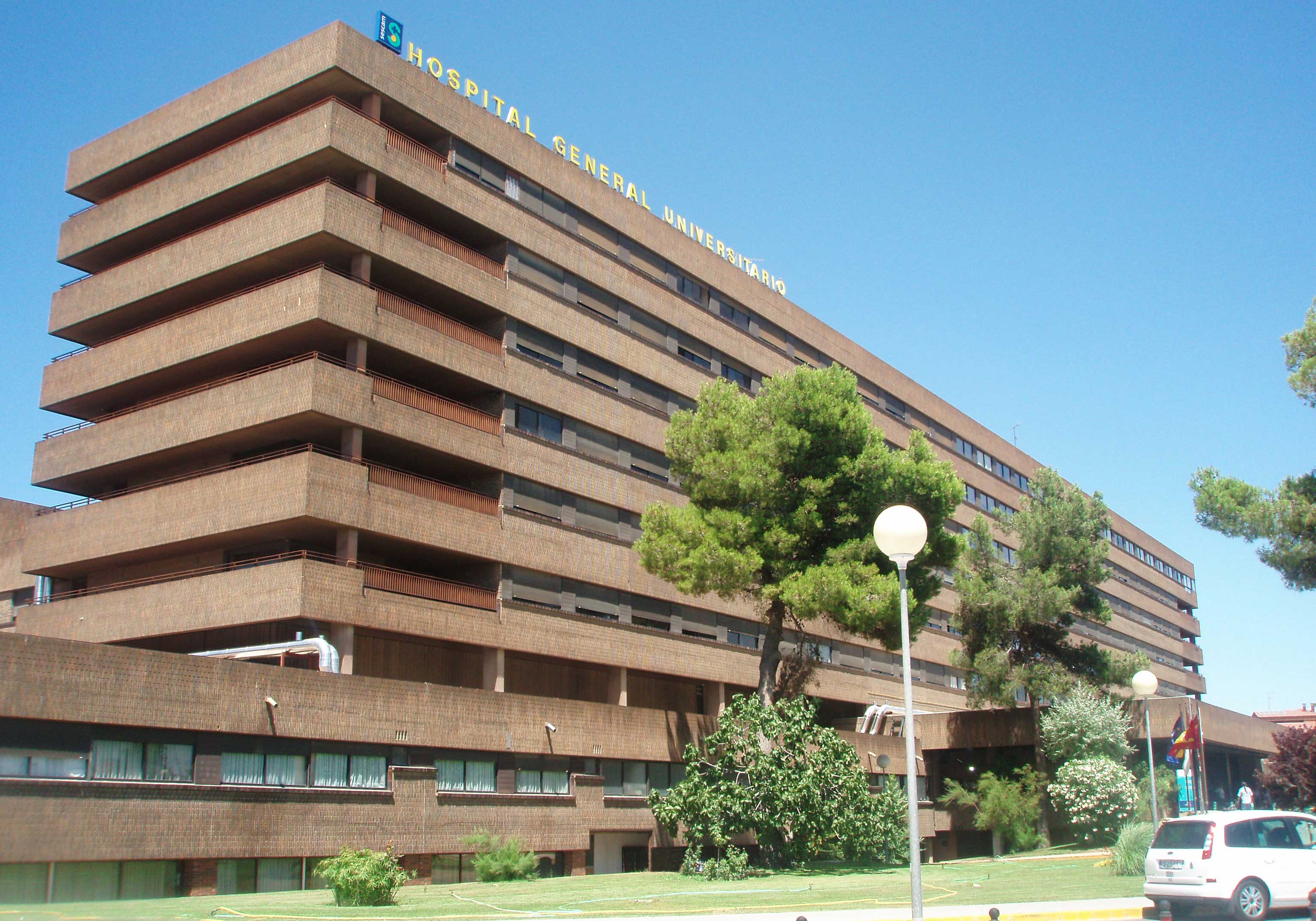 El jefe de Servicio de Cirugía Plástica del Complejo Hospitalario Universitario de Albacete, coordinador del Registro Nacional de Implantes Mamarios
