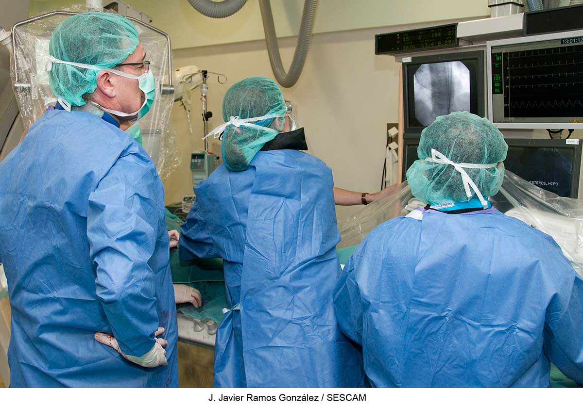 El servicio de Cardiologí­a del Hospital Universitario de Guadalajara implanta con éxito una prótesis aórtica endovascular