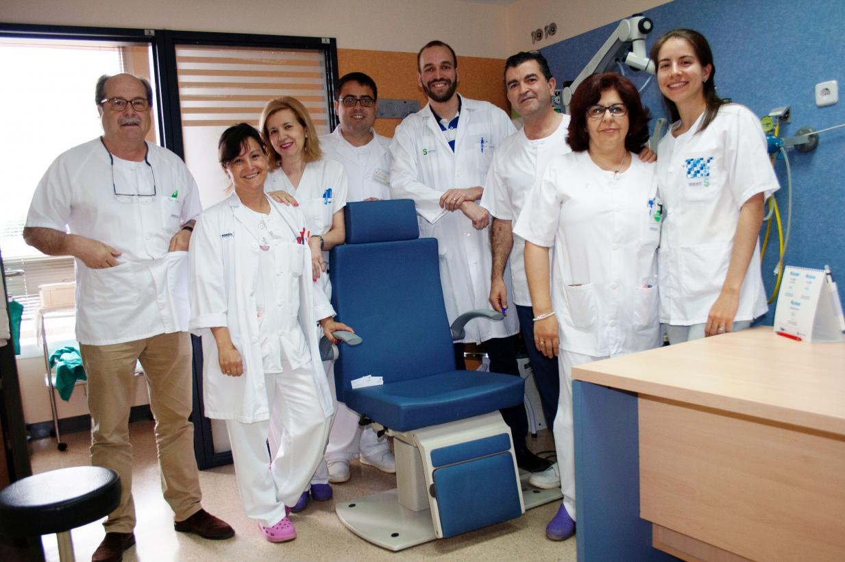 El Hospital de Puertollano realiza por primera vez una intervención para implantar una prótesis fonatoria a una paciente laringectomizada