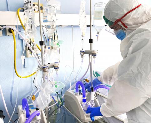 El servicio de Neumología del Hospital de Guadalajara dará a conocer cómo se ha adaptado a la situación derivada del Covid-19 mediante la creación de la Unidad de Cuidados Intermedios Respiratorios