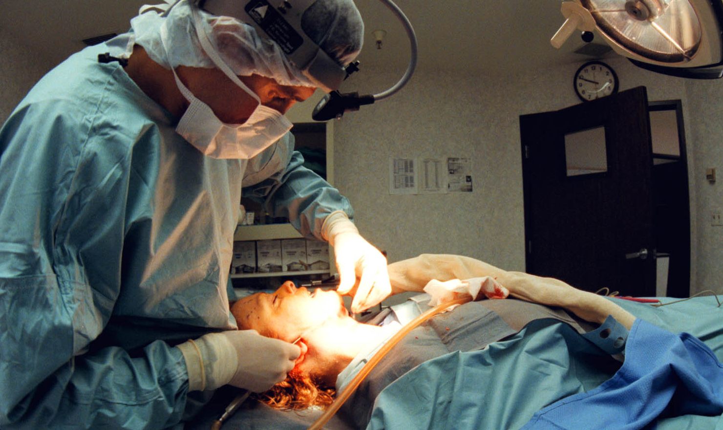 La Fe implanta por primera vez en Europa una prótesis cardíaca en un quirófano híbrido con asistencia circulatoria tipo ECMO